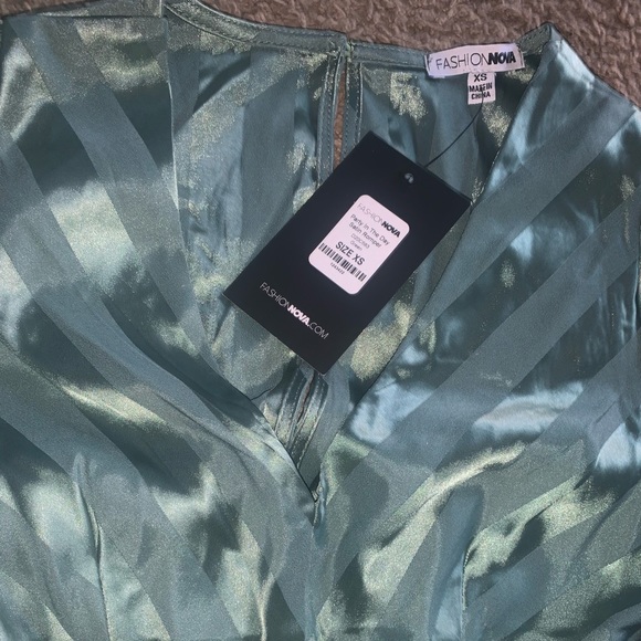 Green satin romper - Picture 5 of 5